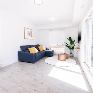 Apartment Luxury & Comfy Apartment, Mins Drive To Attraction, Niagara Falls